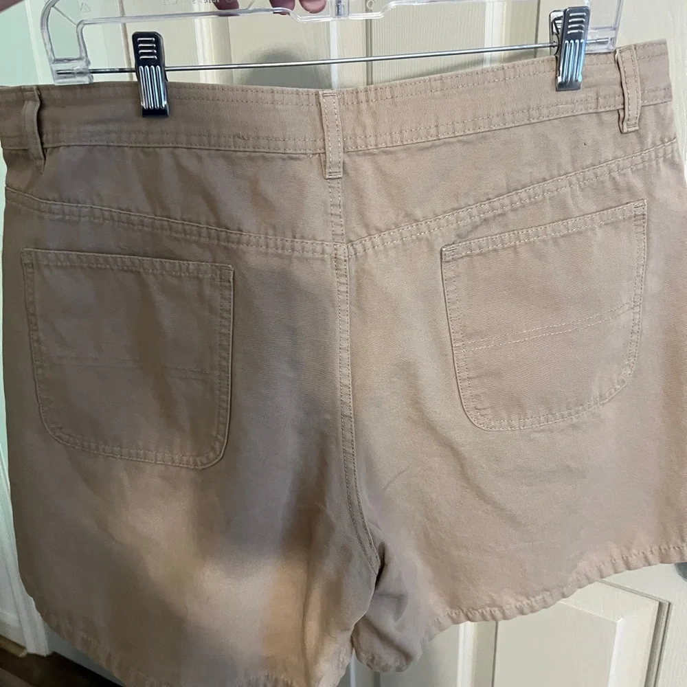 Shorts - Picture 2 of 3